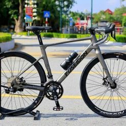 Xe Đạp Road POSEIDON PS650 - Khung Đúc Nguyên Khối, Tay Đề Lắc, Cối Nổ Lớn